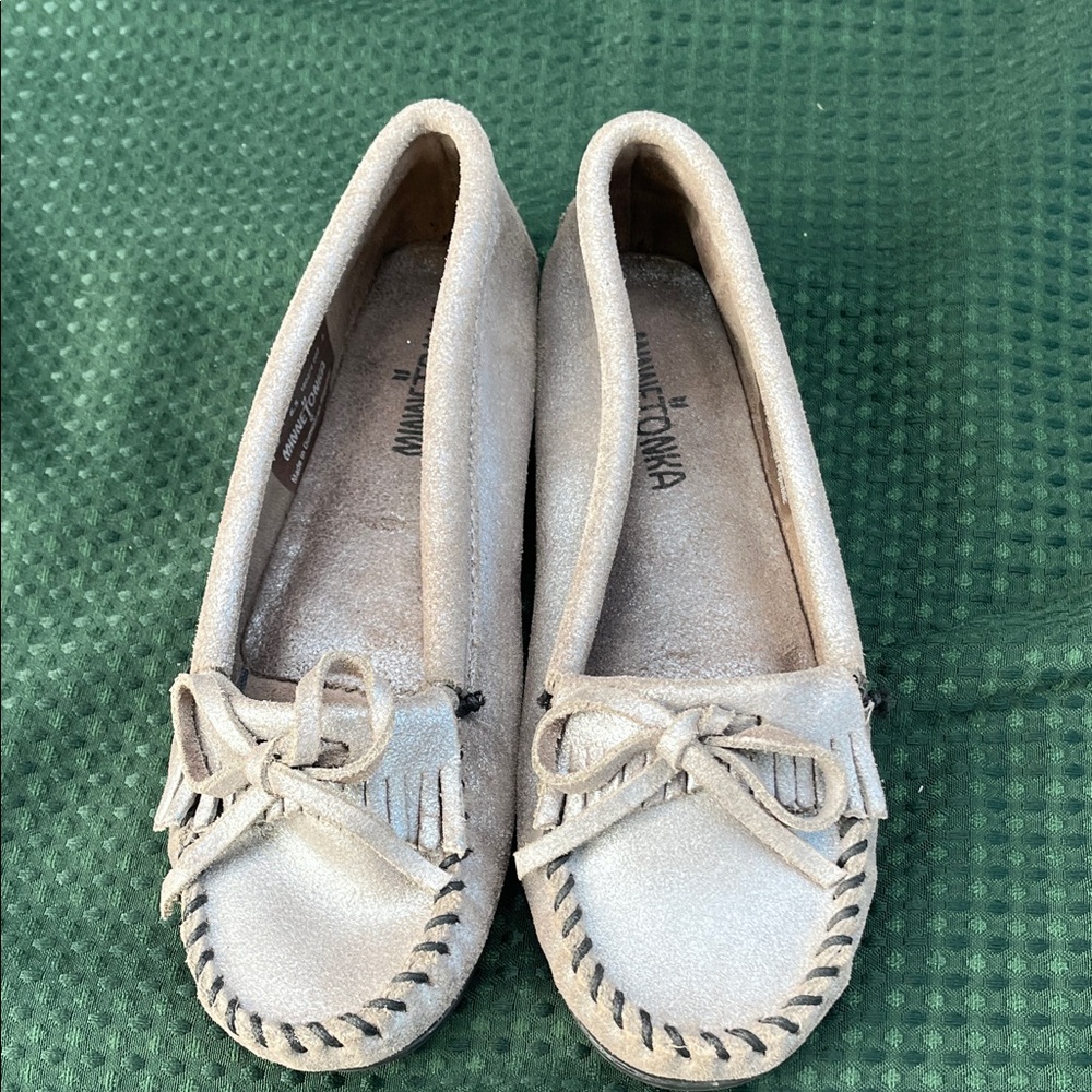 Minnetonka Minnetonka Kilty Moccasin Light Tan Suede‎ Moccasins 6.5